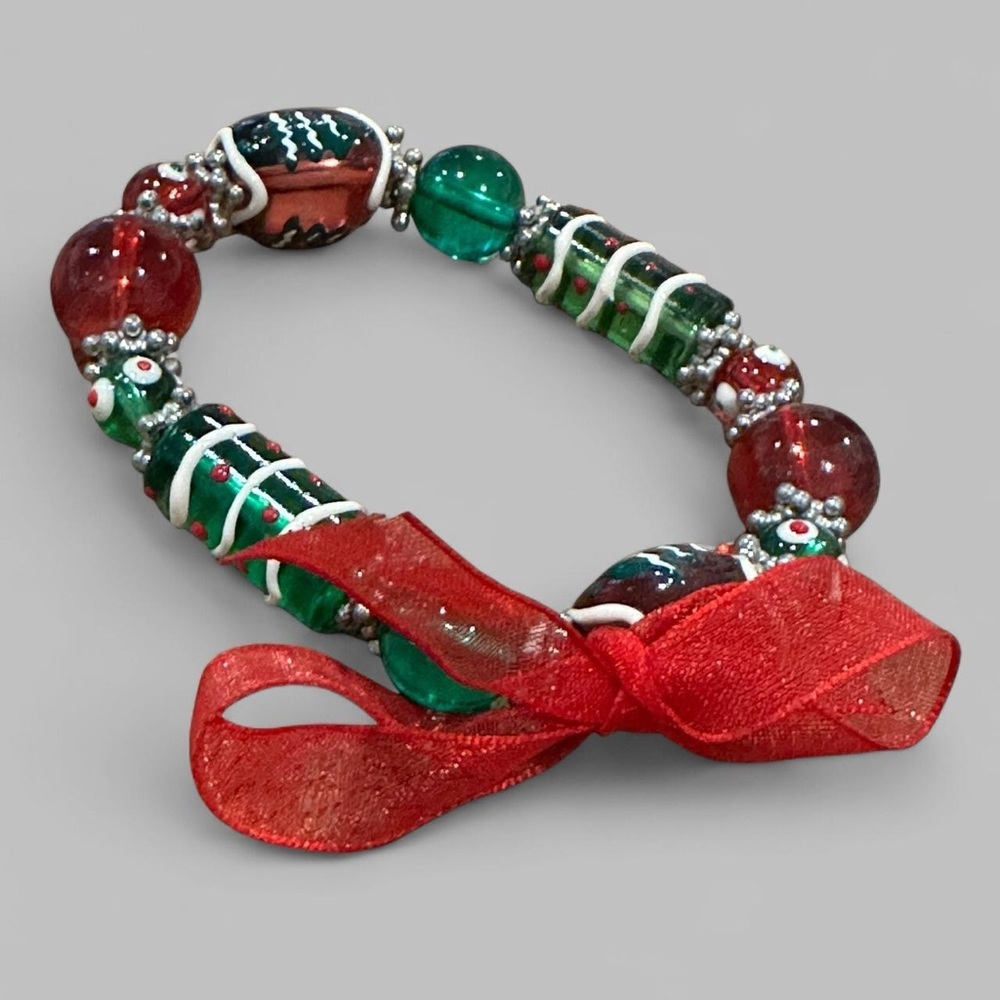 HOLIDAY glass bead Red Green bracelet with red ribbon bow, no clasp